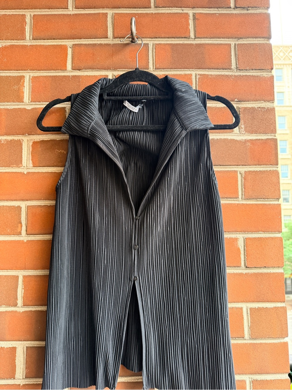 Zara Black Pleated Sleeveless Vest